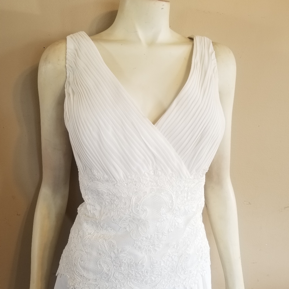 David's bridals maxi wedding dress - Picture 3 of 8